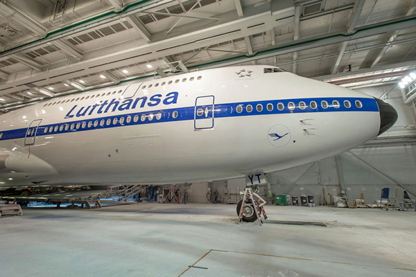 Lufthansa 747-800 D-ABYT (68)(Nose)(Lufthansa)(LR)