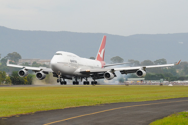 QANTAS 747-400 VH-OJA lands for the last time (QANTAS)(LRW)