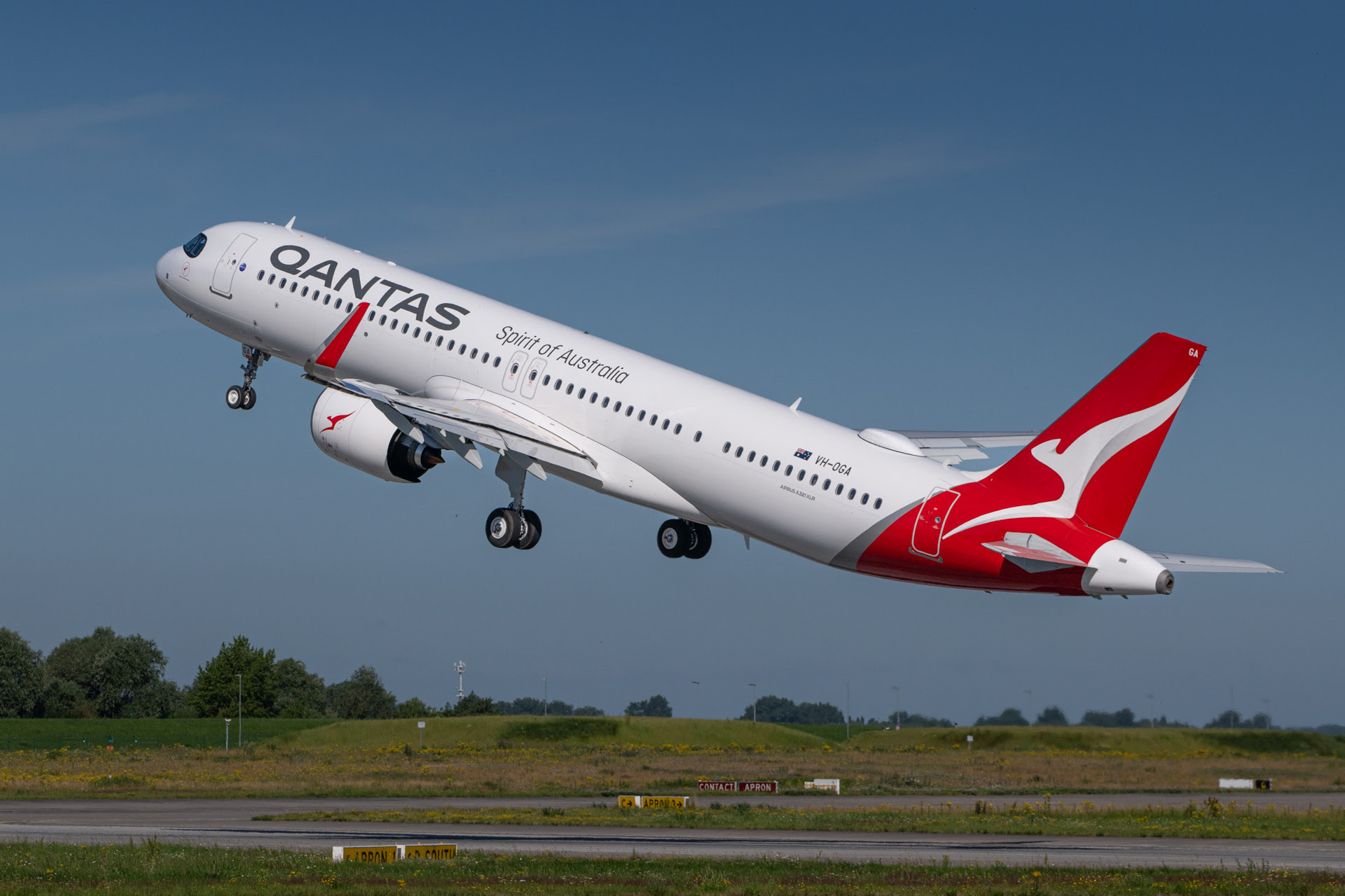 Qantas takes delivery of its first Airbus A321XLR | World Airline News