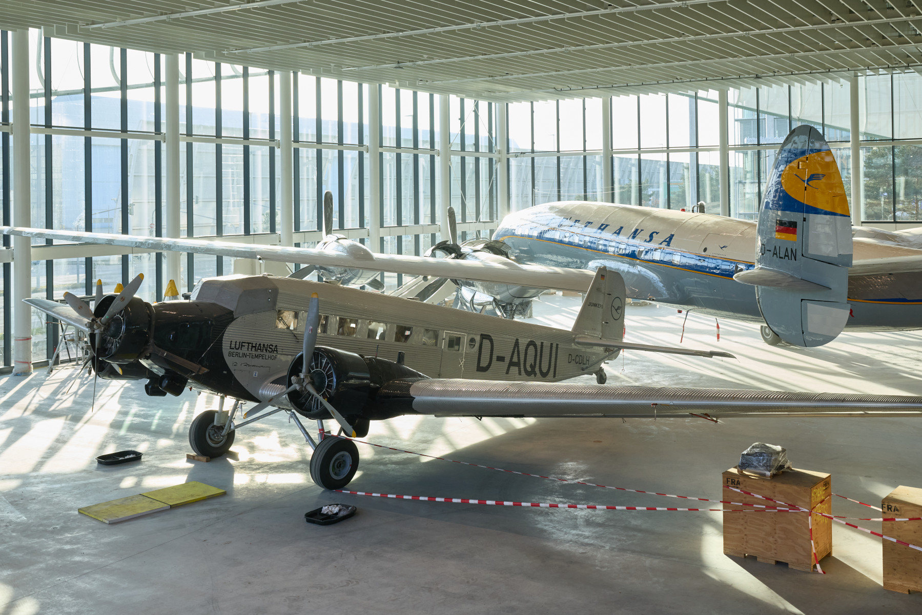 Historic Ju 52 and Super Star aircraft completed in Lufthansa