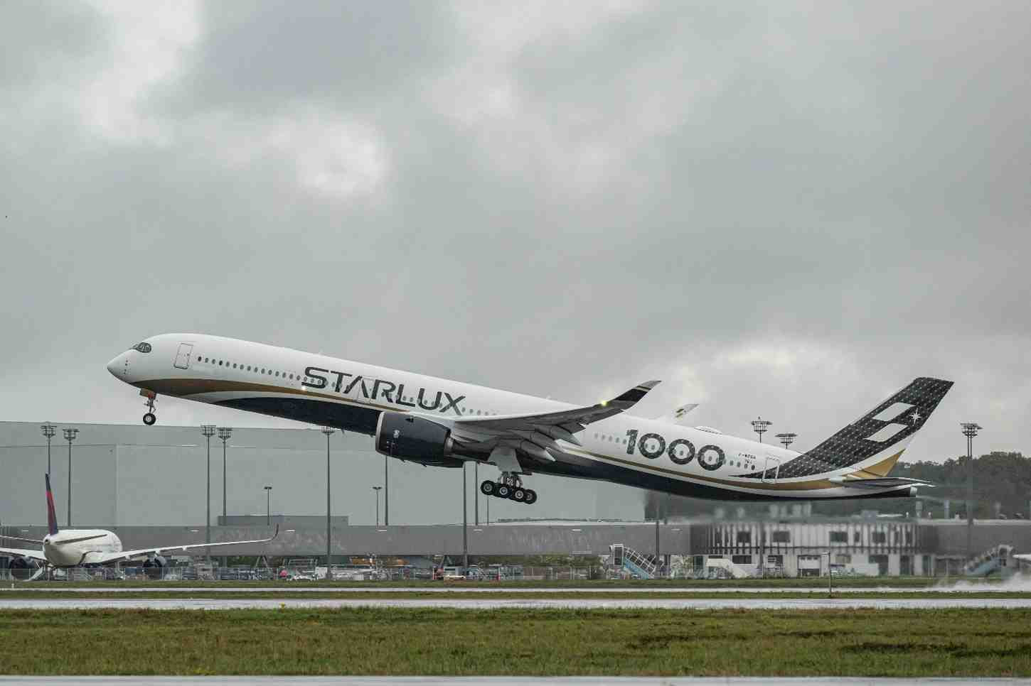 Starlux Airlines takes delivery of its first Airbus A350-1000
